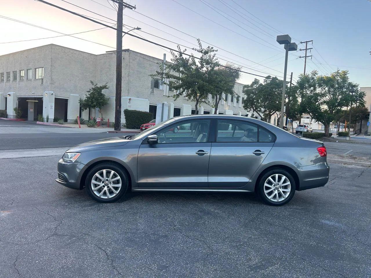 Volkswagen Jetta SE 2012