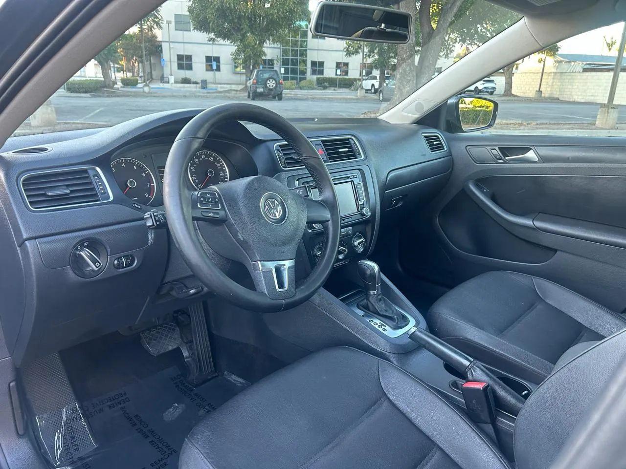 Volkswagen Jetta SE 2012