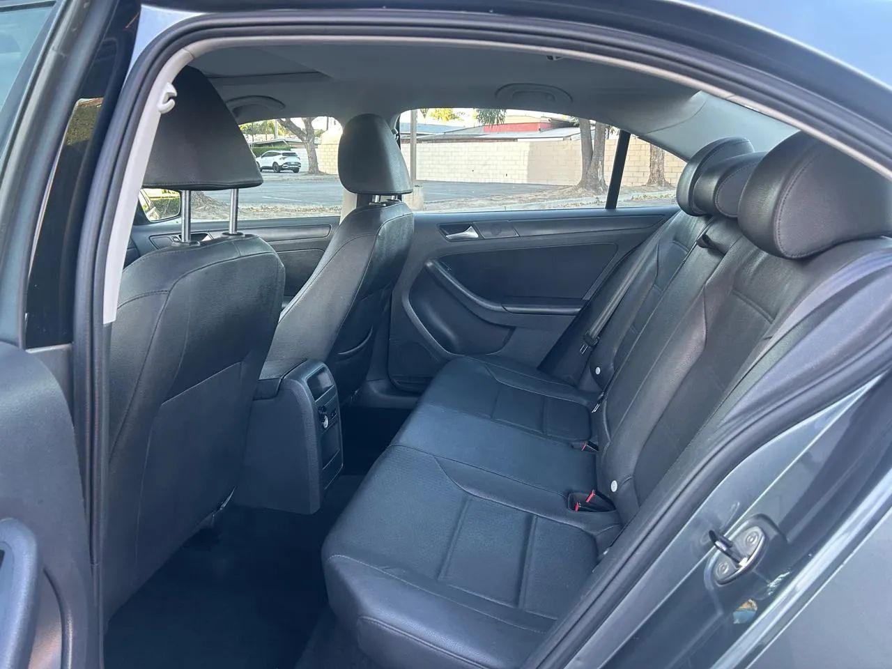 Volkswagen Jetta SE 2012