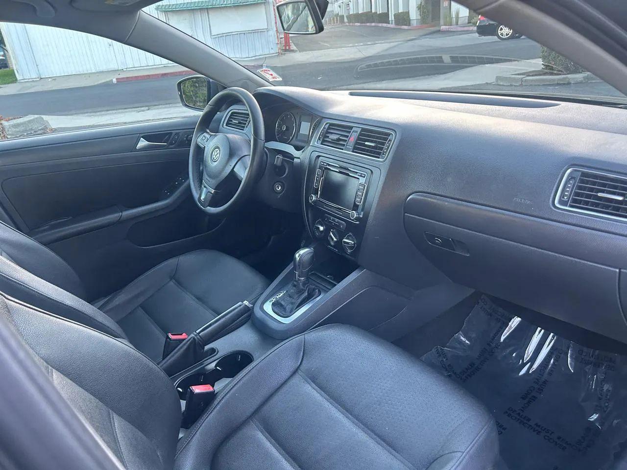 Volkswagen Jetta SE 2012