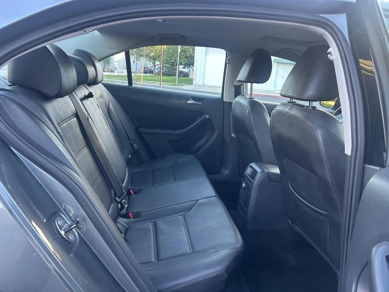 Volkswagen Jetta SE 2012