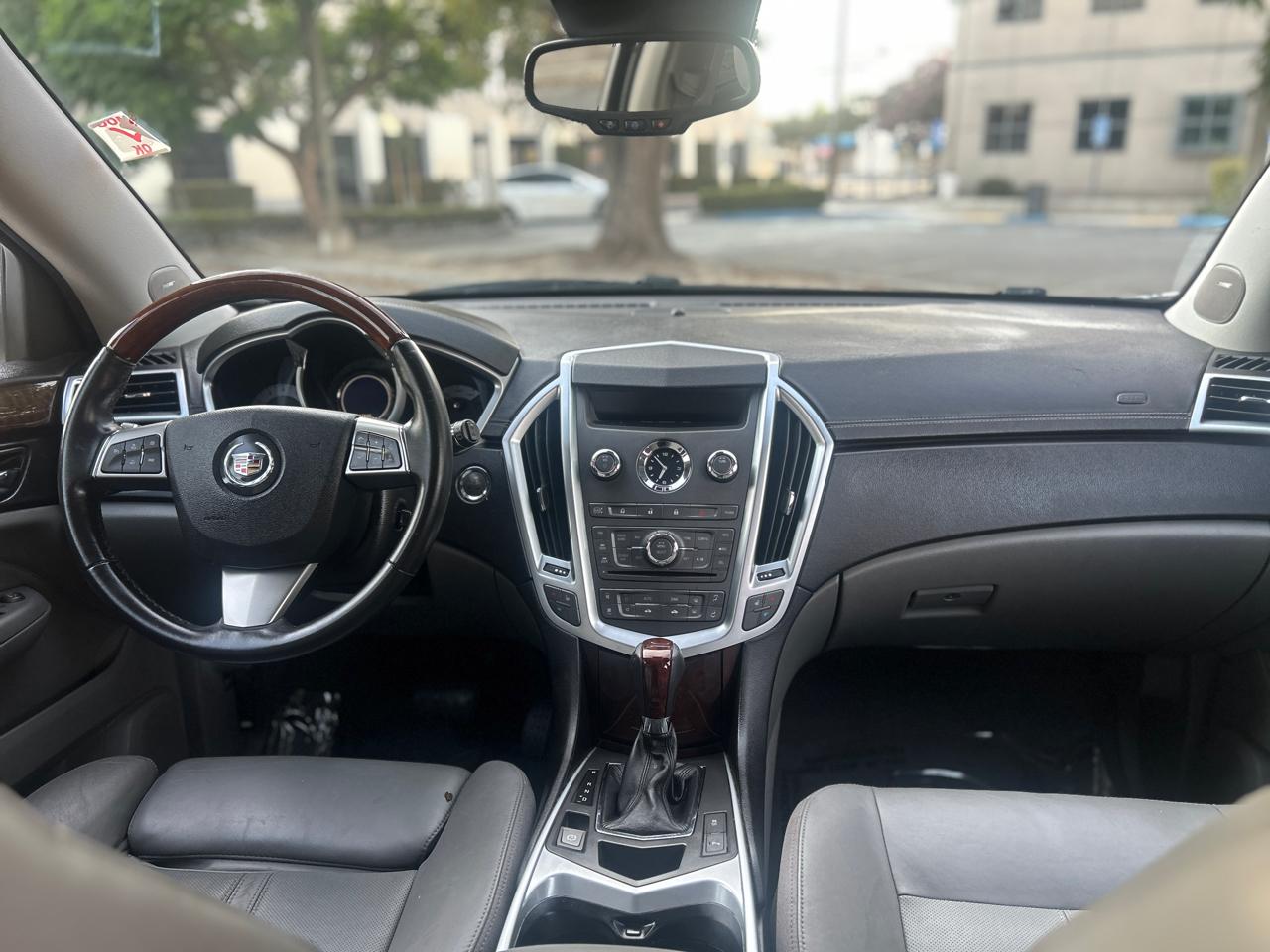 Cadillac SRX Luxury Collection 2010