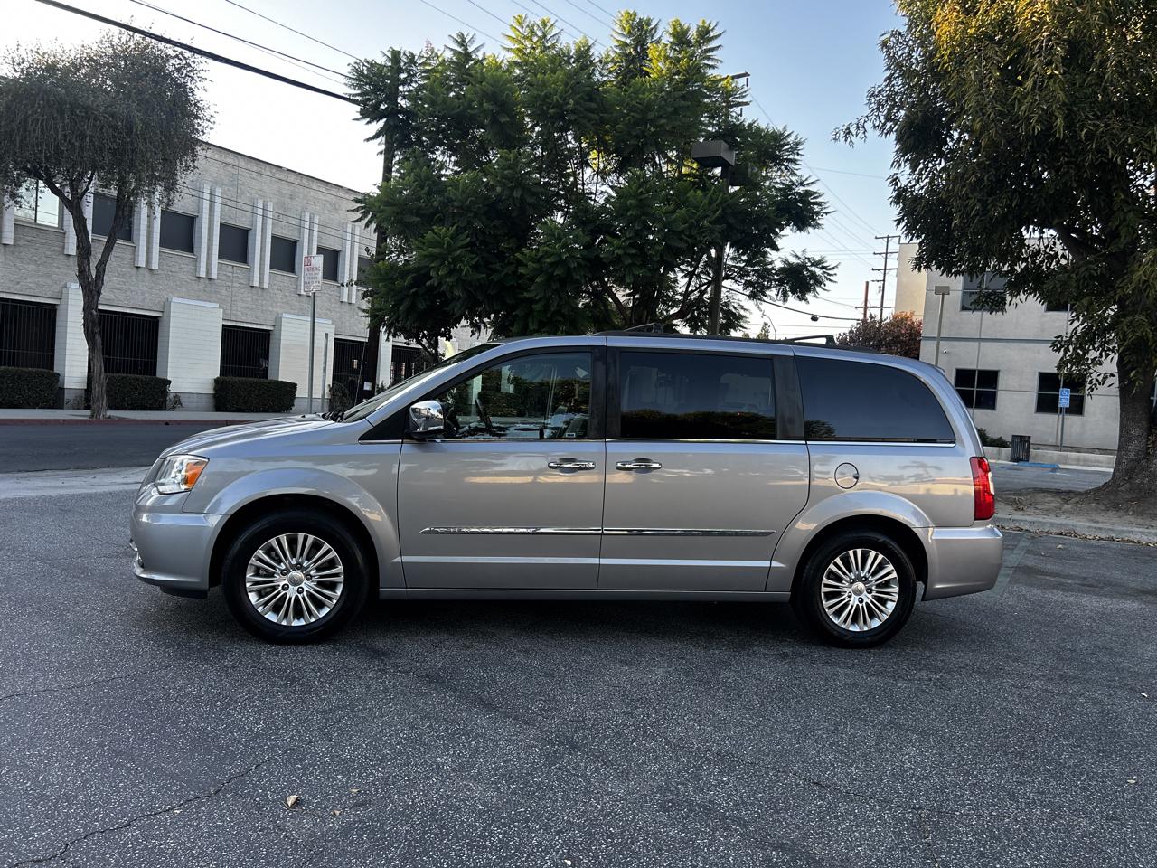 Chrysler Town & Country Touring-L 2015