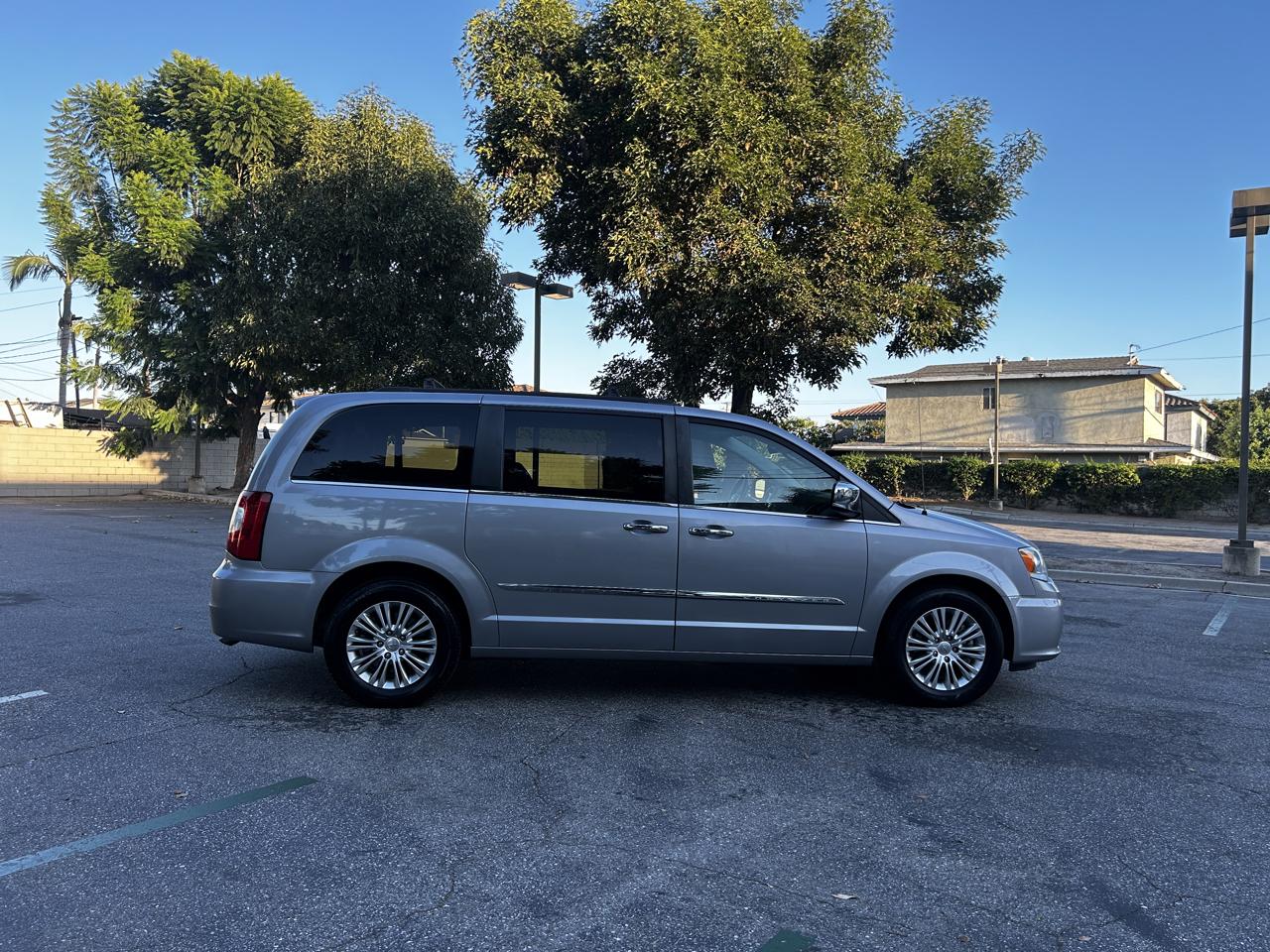 Chrysler Town & Country Touring-L 2015