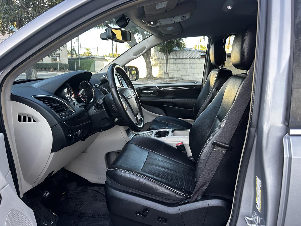 Chrysler Town & Country Touring-L 2015