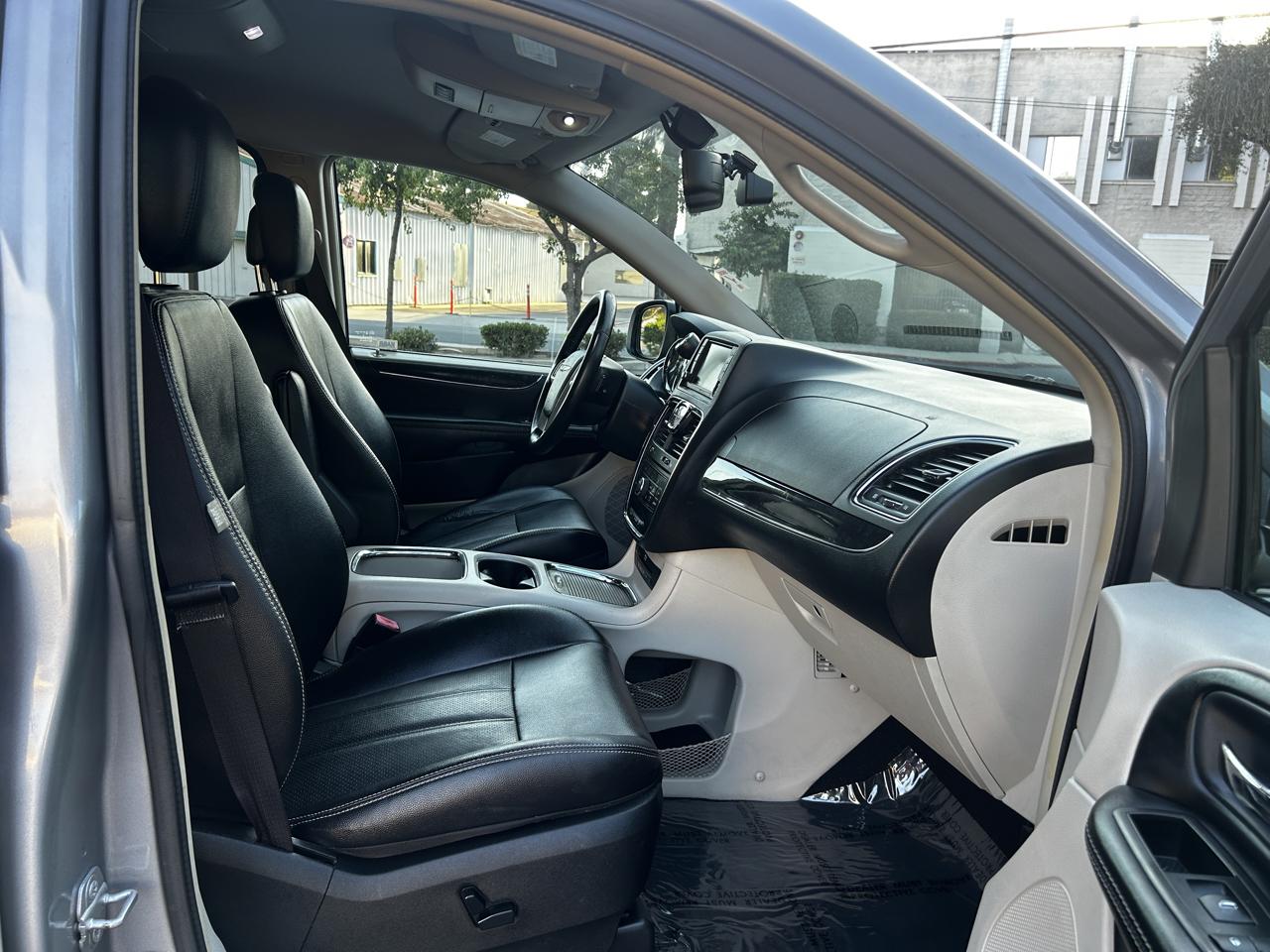 Chrysler Town & Country Touring-L 2015