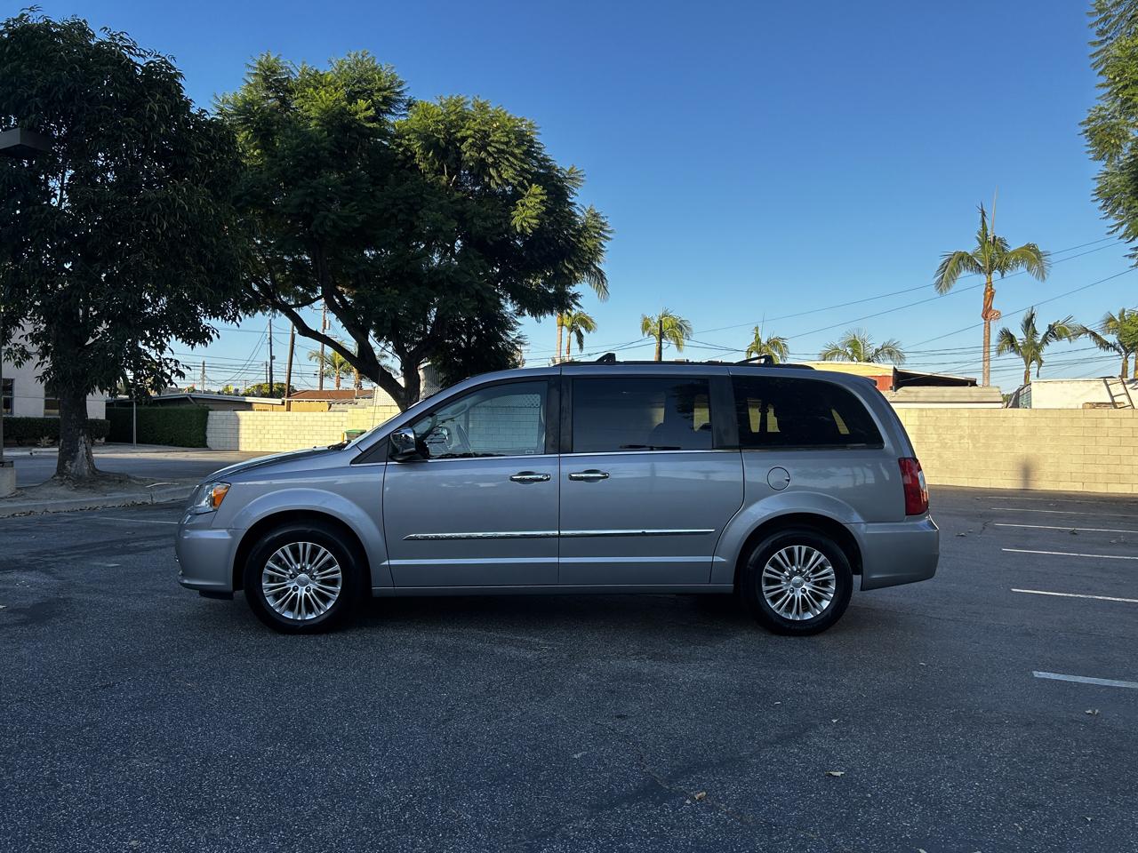 Chrysler Town & Country Touring-L 2015