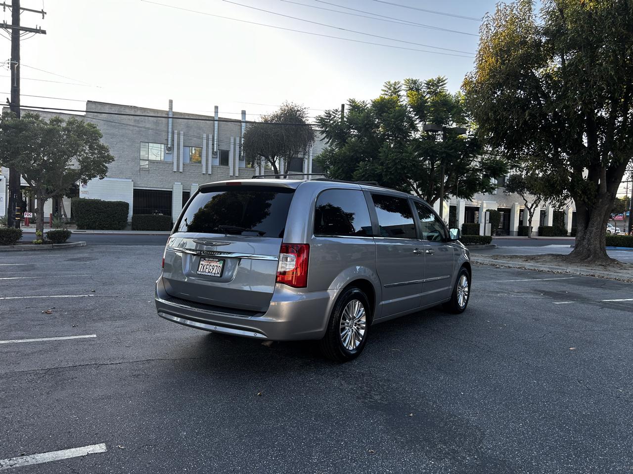 Chrysler Town & Country Touring-L 2015