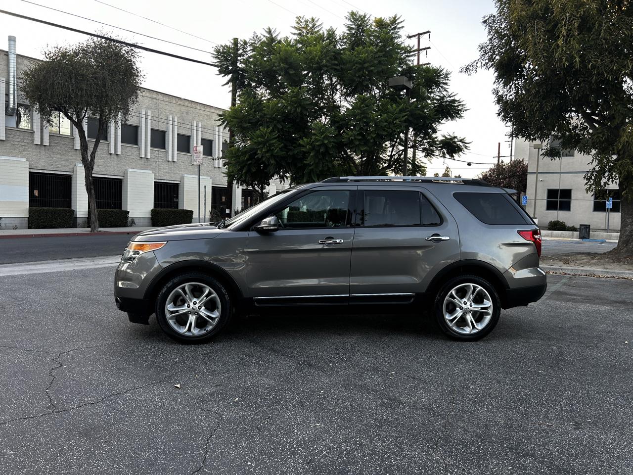Ford Explorer Limited FWD 2013