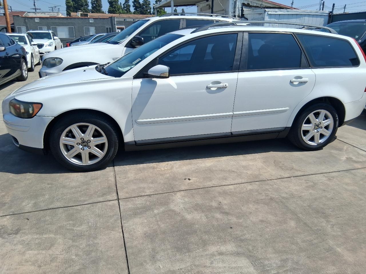 White 2006 Volvo V50 Wagon Front-Wheel Drive Automatic