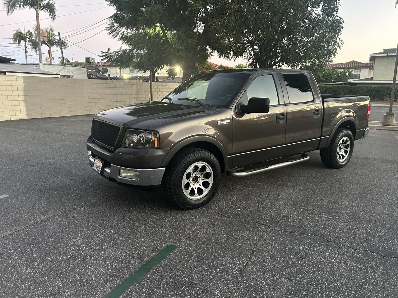 Ford F-150 Lariat SuperCrew 2WD 2005