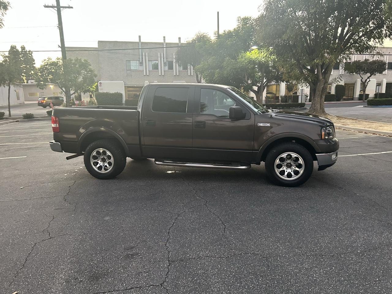 Ford F-150 Lariat SuperCrew 2WD 2005