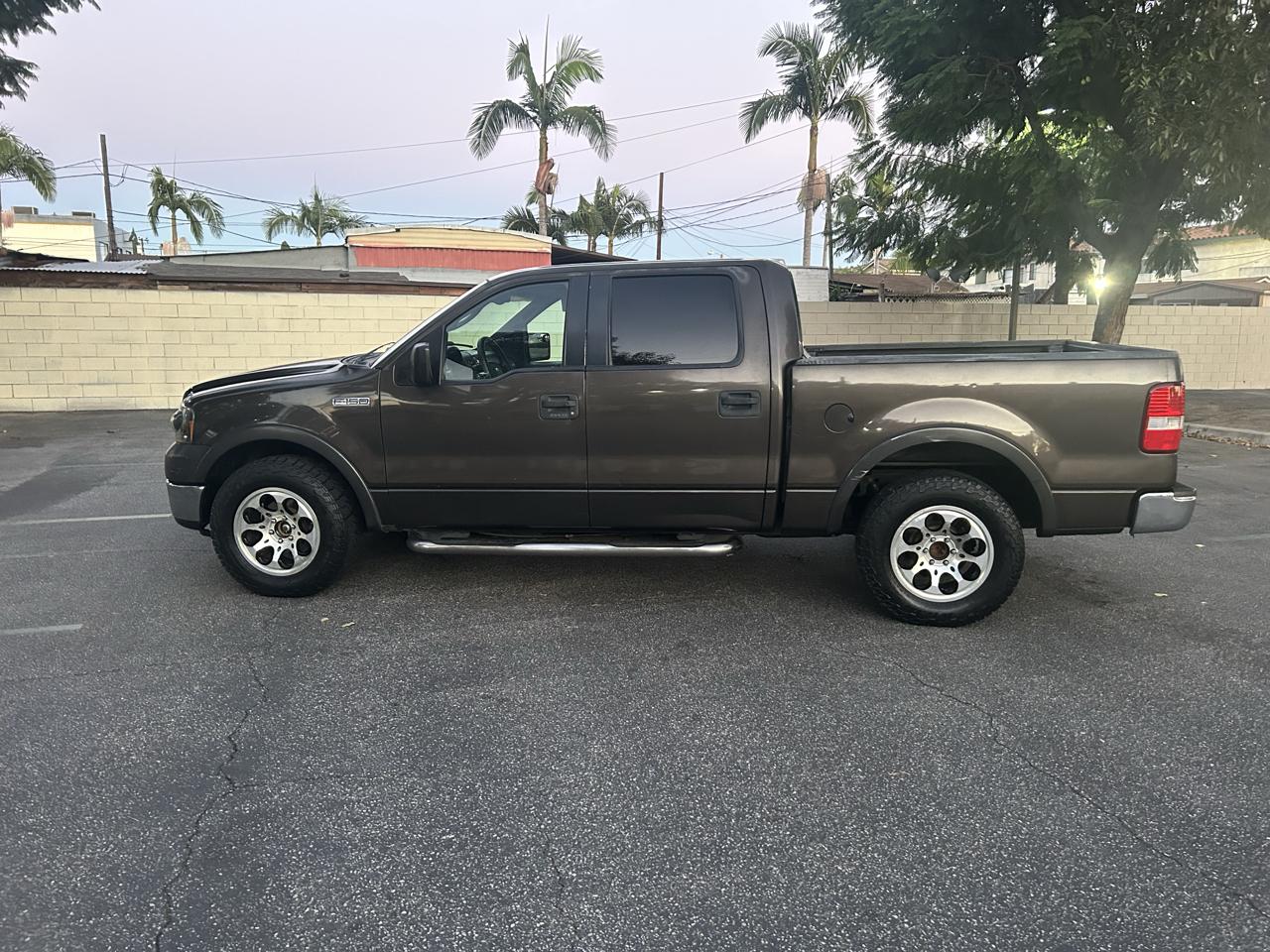 Ford F-150 Lariat SuperCrew 2WD 2005