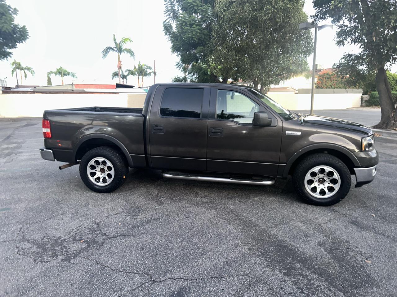 Ford F-150 Lariat SuperCrew 2WD 2005