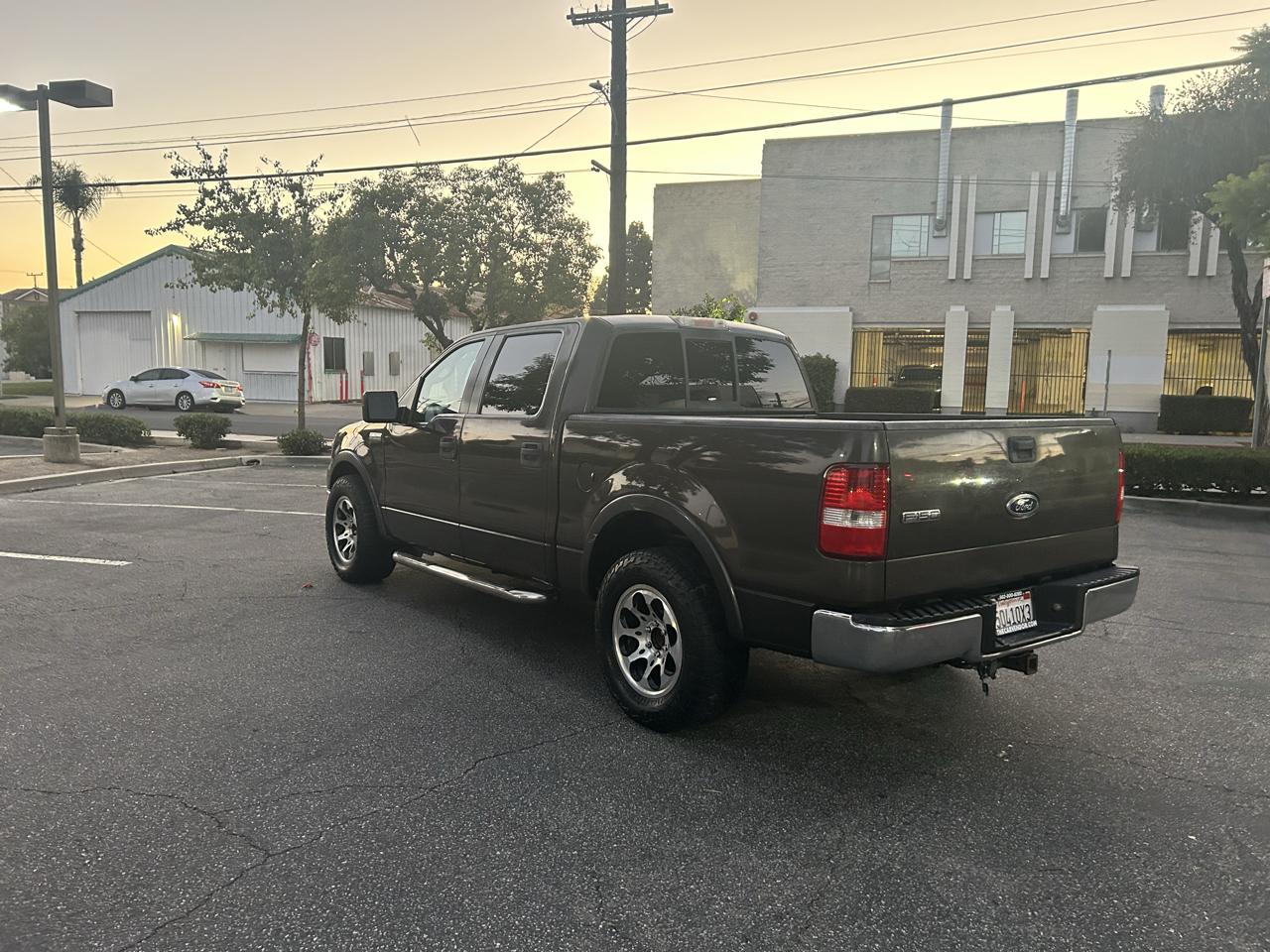 Ford F-150 Lariat SuperCrew 2WD 2005