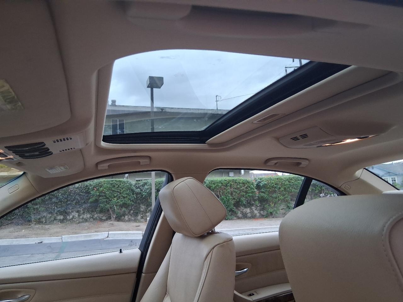 BMW 3-Series 330i Sedan 2006