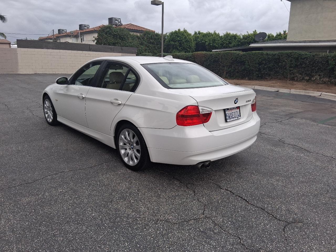 BMW 3-Series 330i Sedan 2006