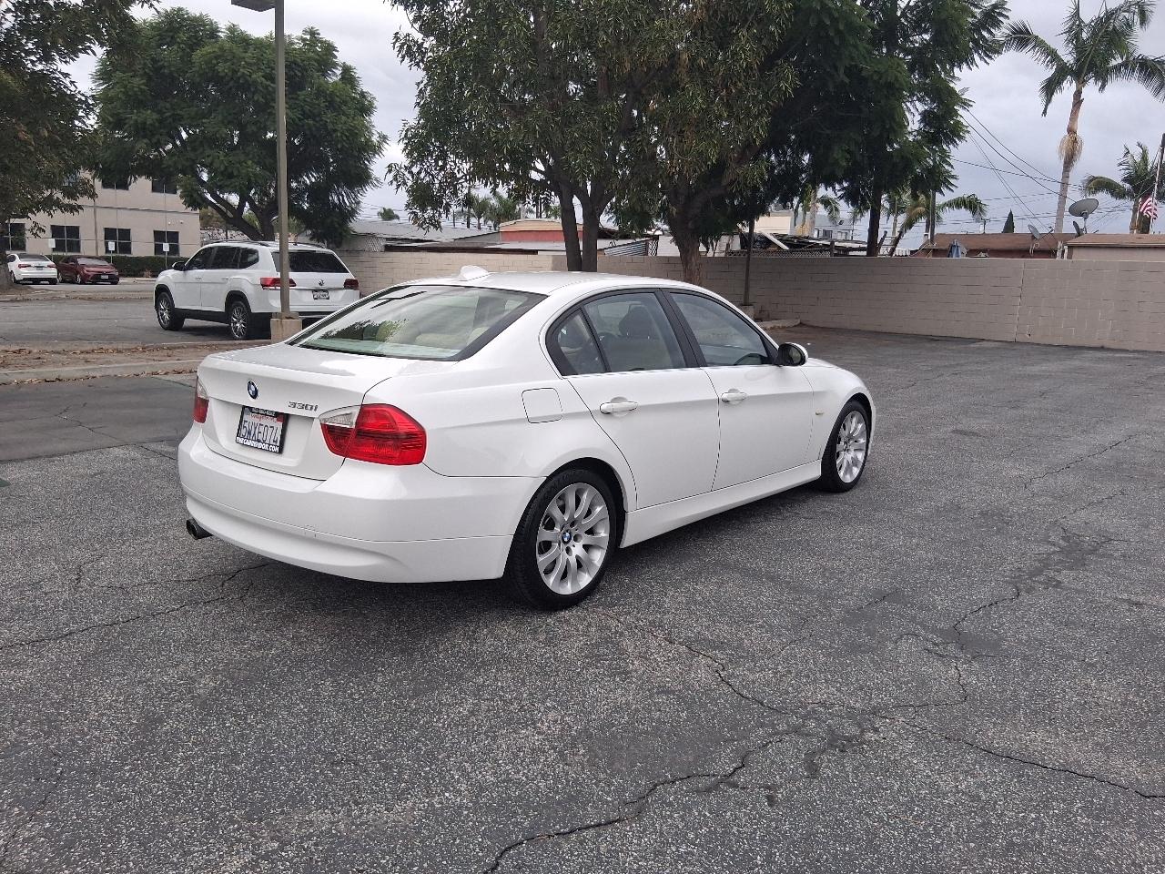 BMW 3-Series 330i Sedan 2006