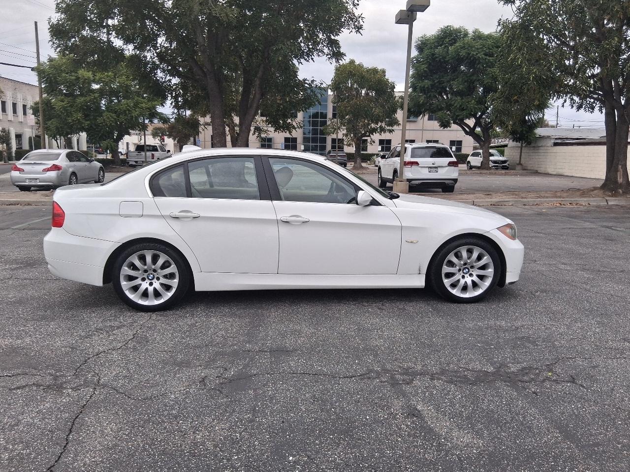 BMW 3-Series 330i Sedan 2006