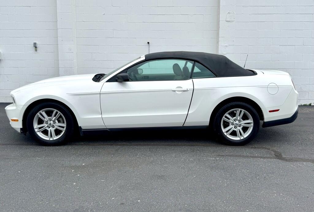 2010 Ford Mustang V6 photo 4