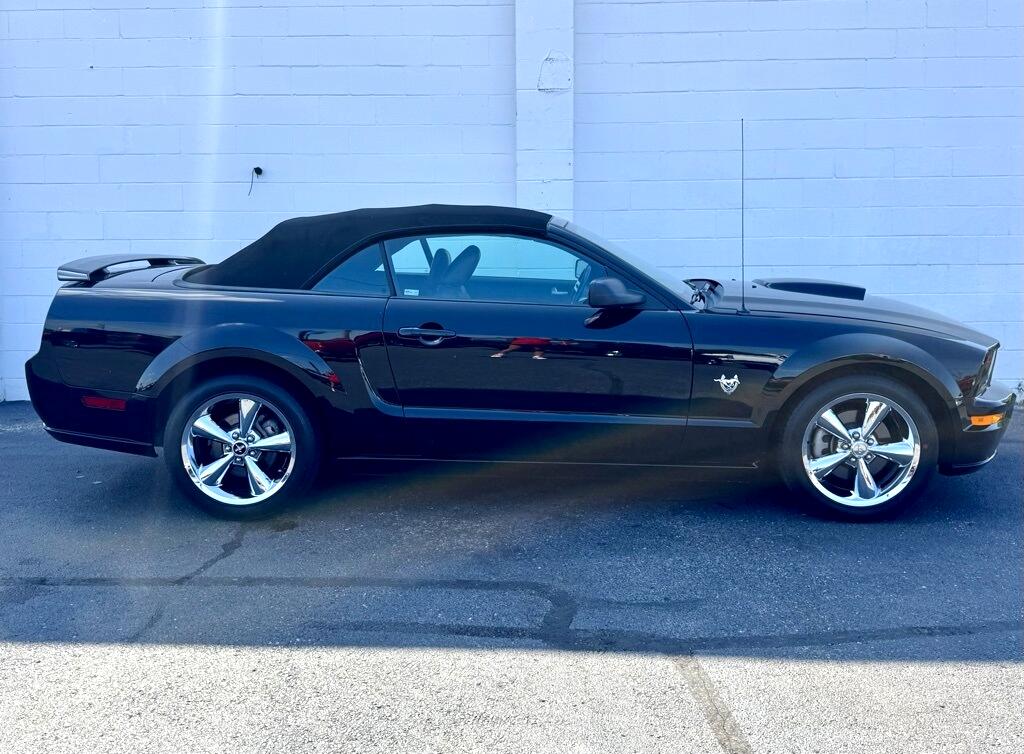 2009 Ford Mustang GT photo 3