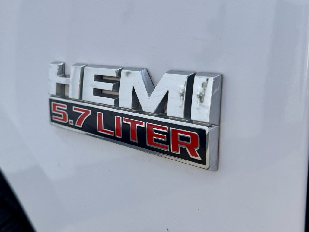 RAM 1500 Classic Tradesman 4x4 Crew Cab 5'7" Box 2020