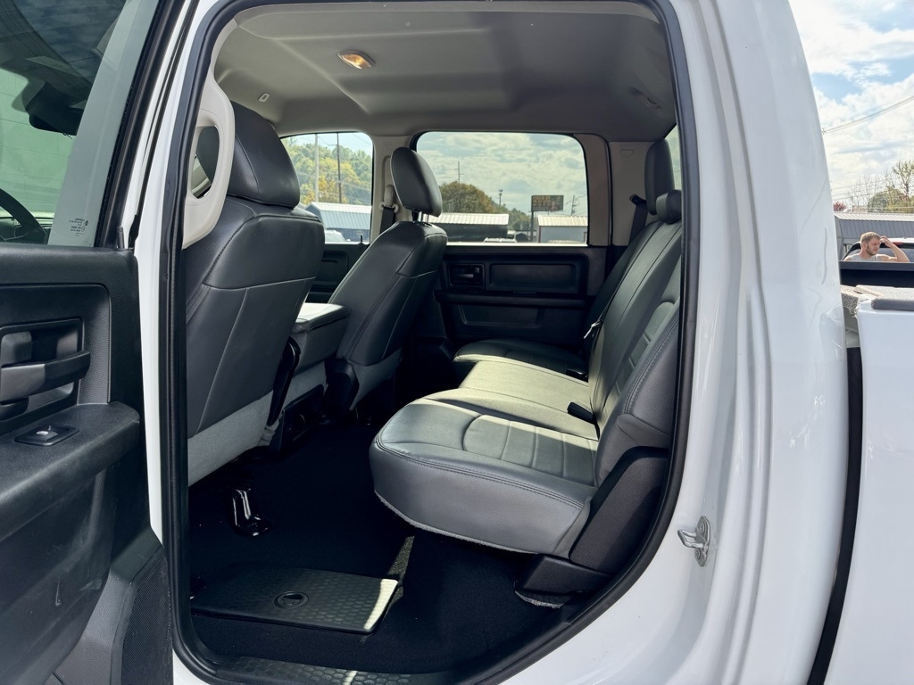 RAM 1500 Classic Tradesman 4x4 Crew Cab 5'7" Box 2020