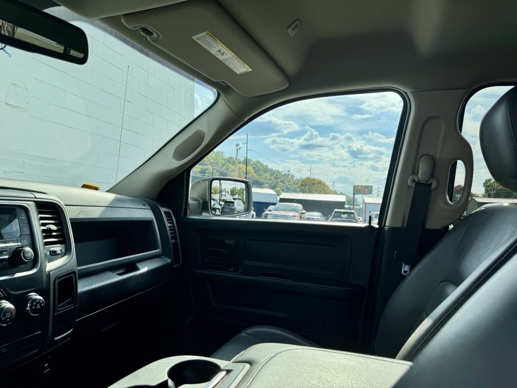 RAM 1500 Classic Tradesman 4x4 Crew Cab 5'7" Box 2020