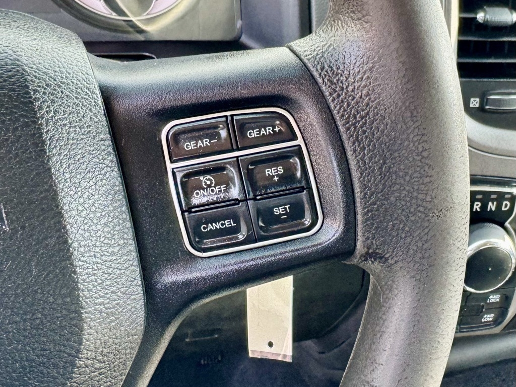 RAM 1500 Classic Tradesman 4x4 Crew Cab 5'7" Box 2020