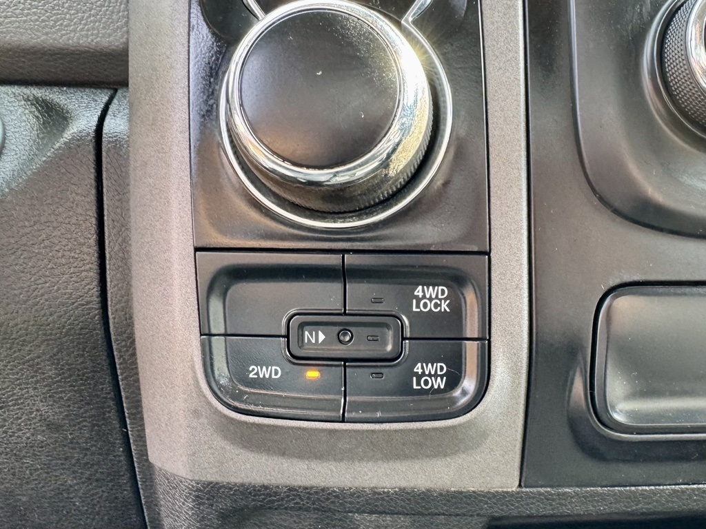 RAM 1500 Classic Tradesman 4x4 Crew Cab 5'7" Box 2020