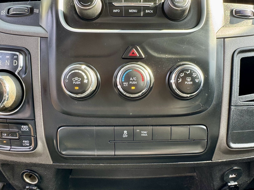 RAM 1500 Classic Tradesman 4x4 Crew Cab 5'7" Box 2020