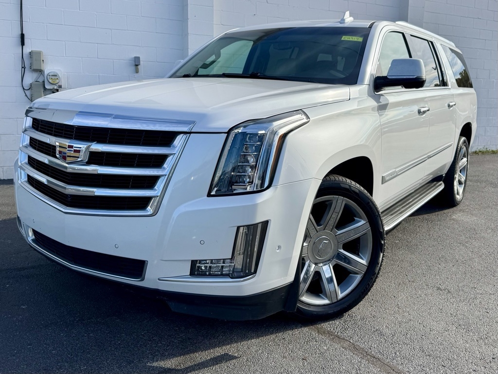 2019 Cadillac Escalade ESV Luxury photo 2