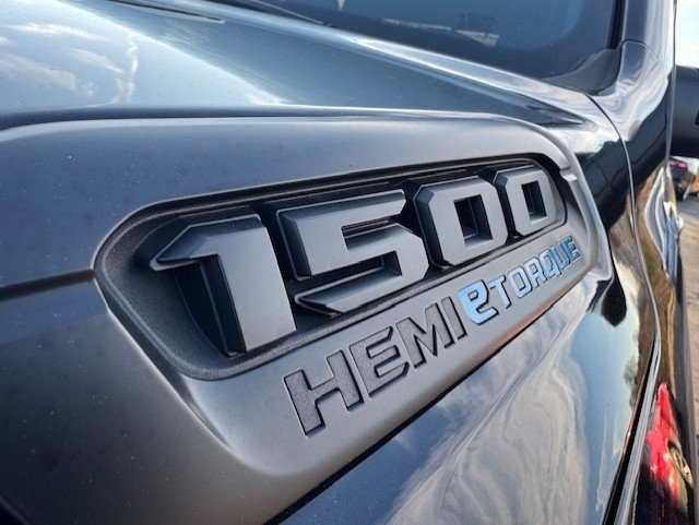 RAM 1500 Big Horn 4x4 Crew Cab 5'7" Box 2021