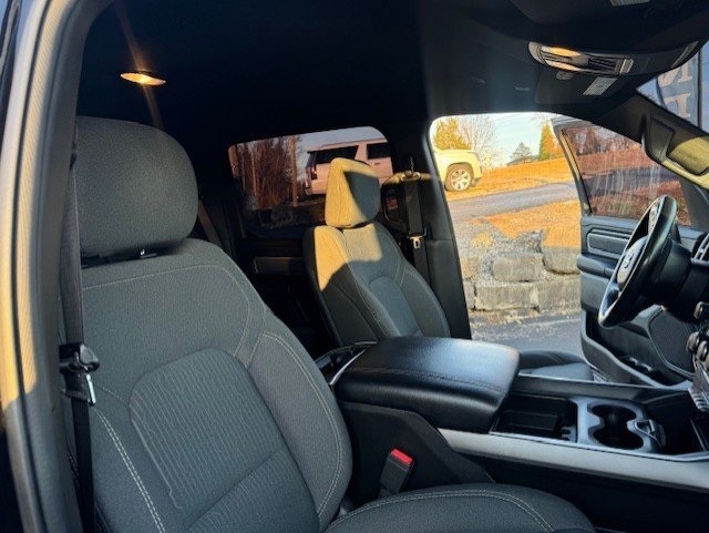 RAM 1500 Big Horn 4x4 Crew Cab 5'7" Box 2021