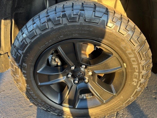 RAM 1500 Big Horn 4x4 Crew Cab 5'7" Box 2021