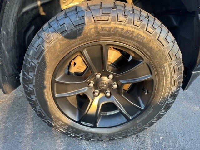 RAM 1500 Big Horn 4x4 Crew Cab 5'7" Box 2021