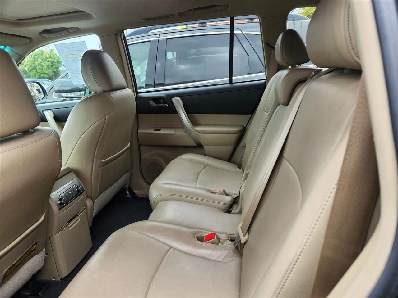 Toyota Highlander  2013