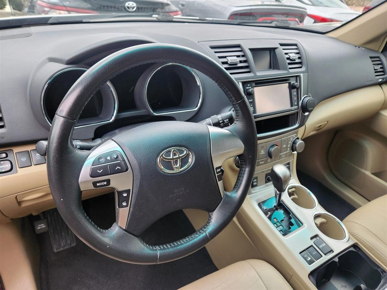 Toyota Highlander  2013