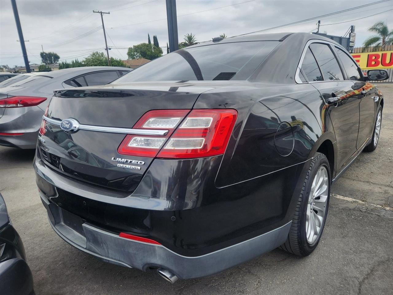 Ford Taurus  2015