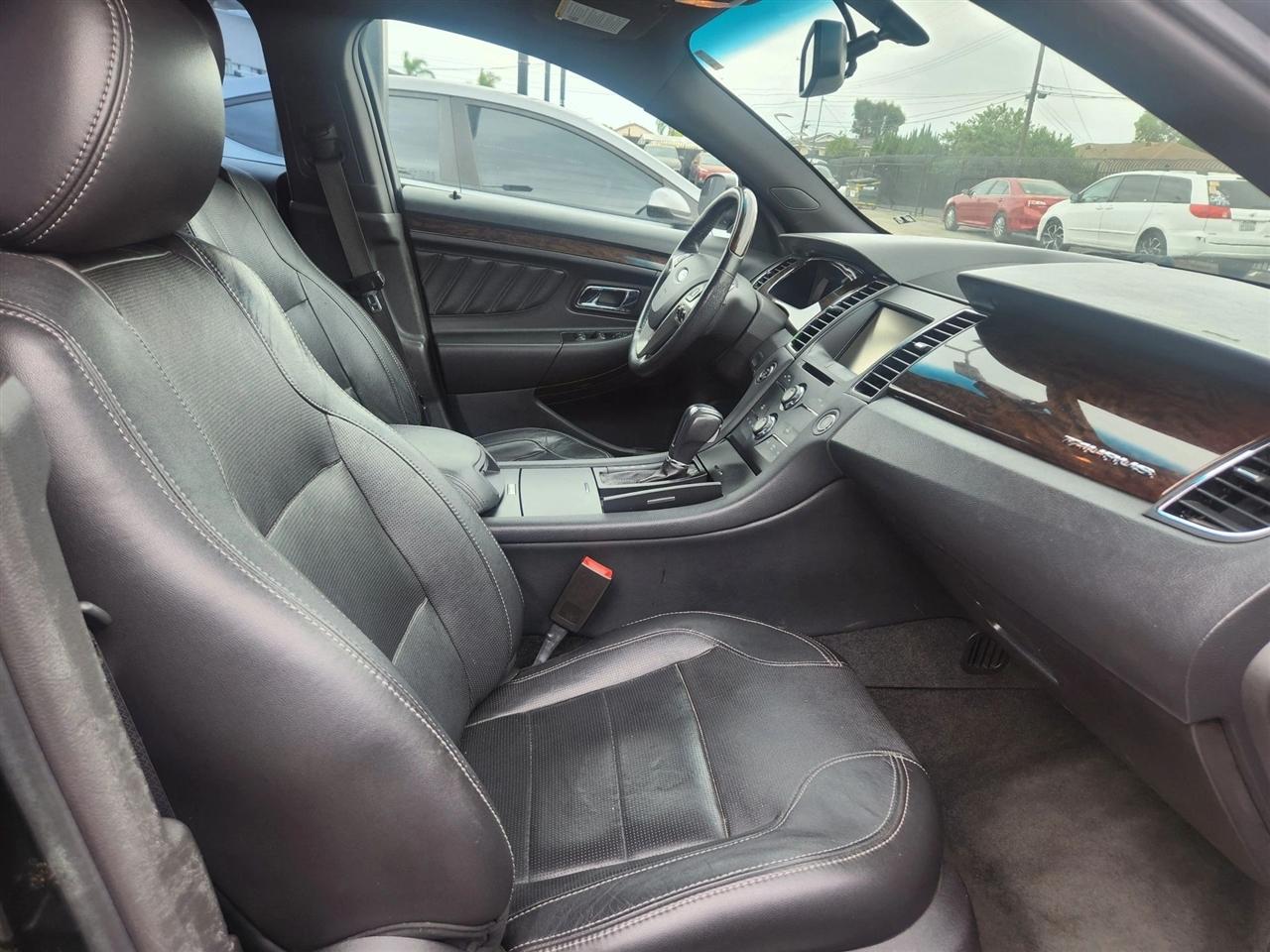 Ford Taurus  2015