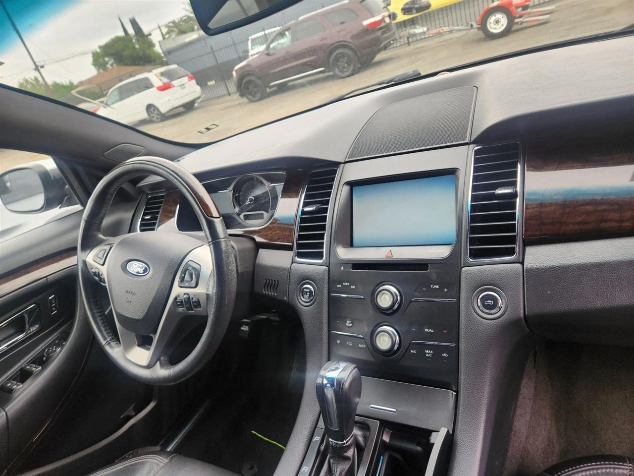 Ford Taurus  2015