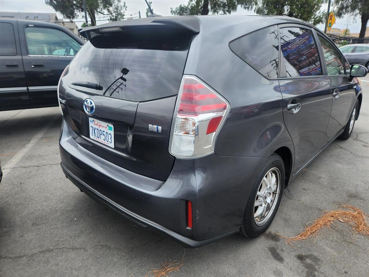 Toyota Prius V  2015