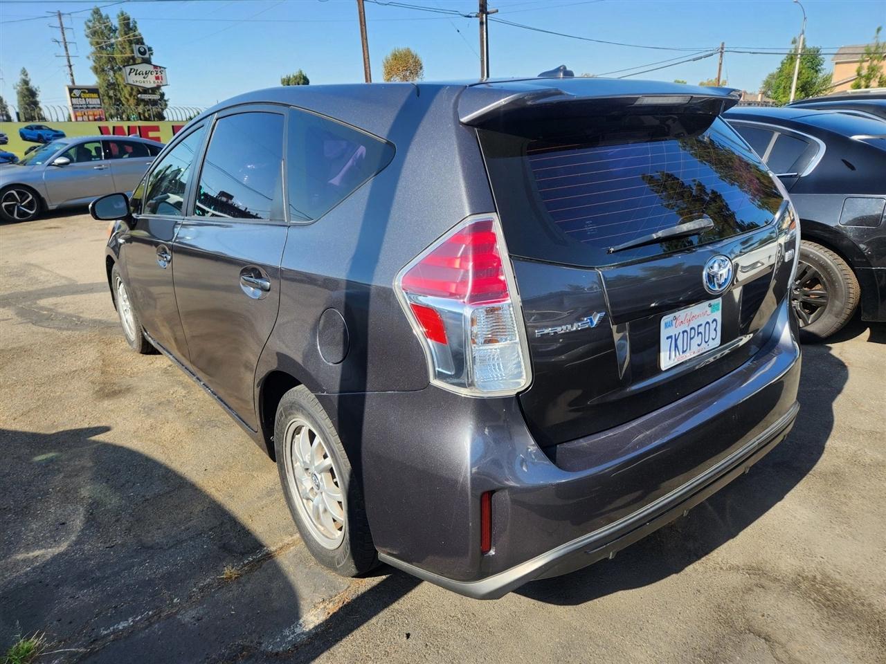 Toyota Prius V  2015