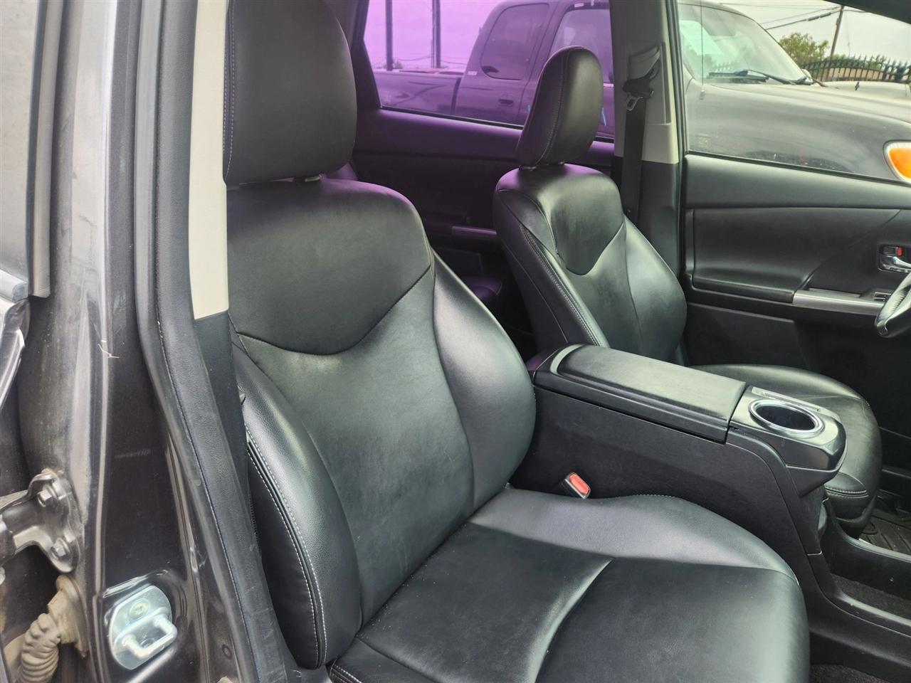 Toyota Prius V  2015