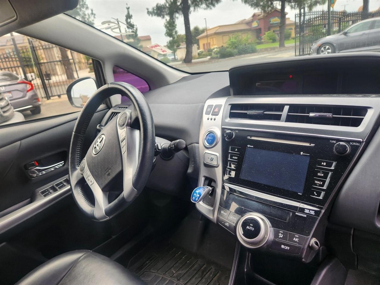 Toyota Prius V  2015