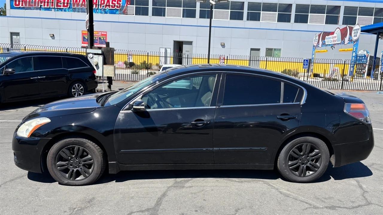 Nissan Altima  2012