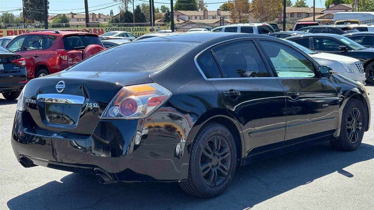Nissan Altima  2012