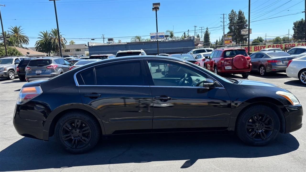 Nissan Altima  2012