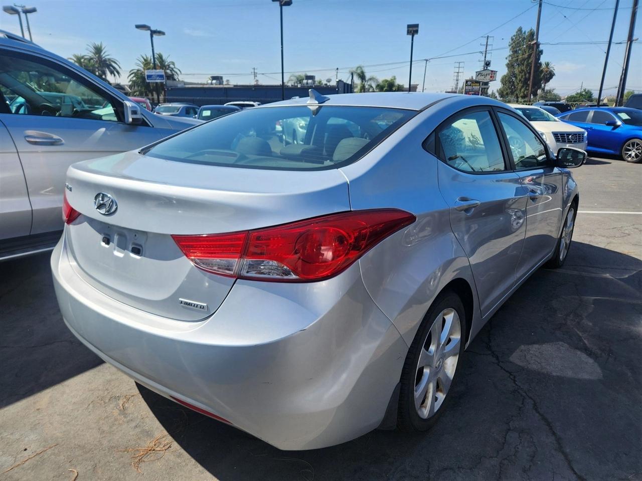 Hyundai Elantra  2013