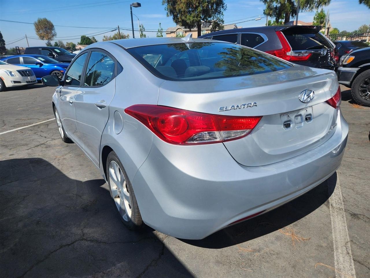 Hyundai Elantra  2013